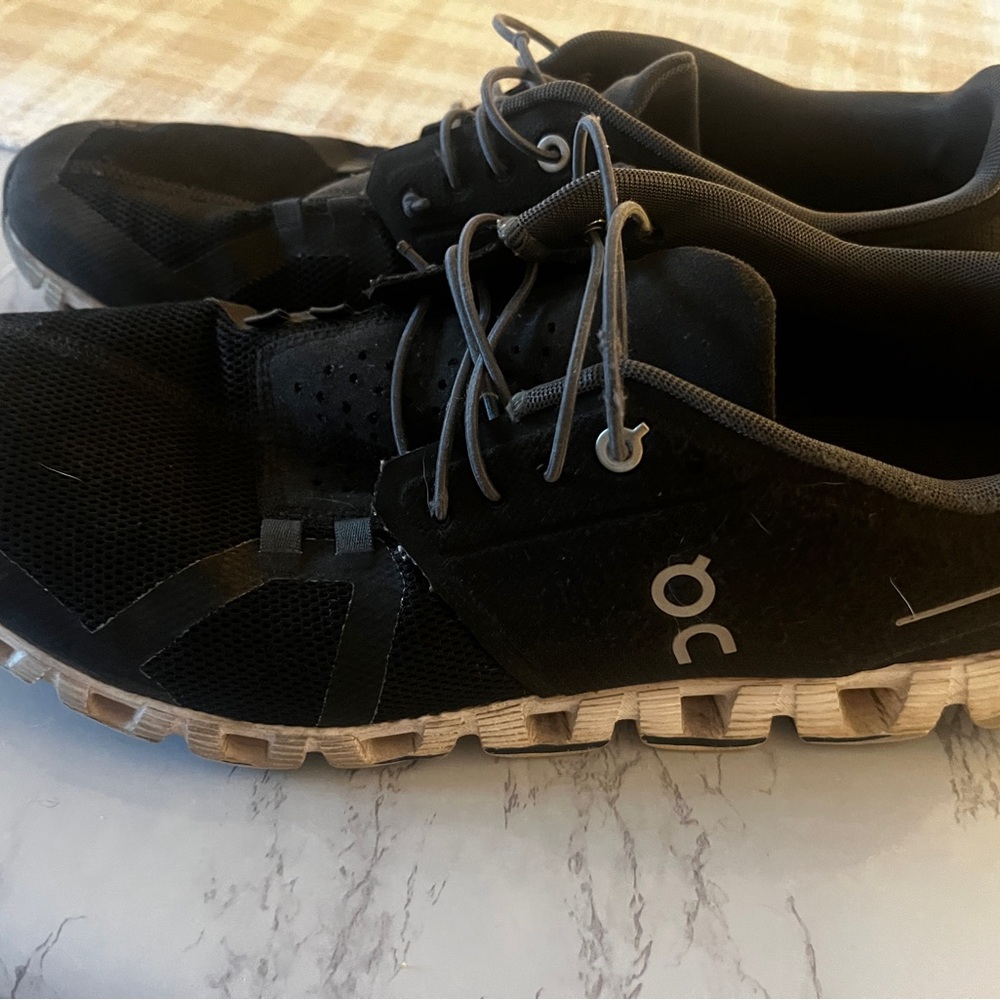 On Men's Black and Gray Athletic Shoes